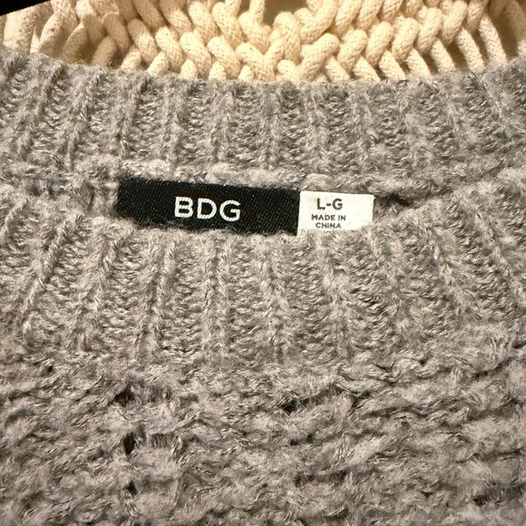 BDG Textured Gray Crew Neck Sweater – Chunky Knit, Cozy Women’s Pullover, Casual - Picture 2 of 2